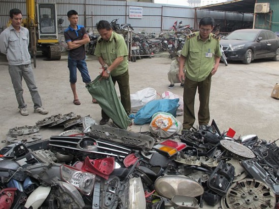 Hà Nội tiêu hủy gần 3.000 phụ tùng xe BMW, Audi và Camry giả
